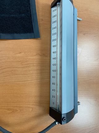 Tensiometro de pared antiguo