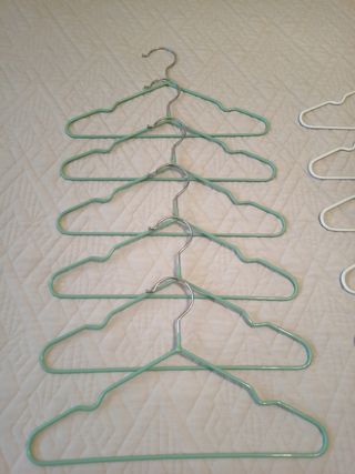 Perchas Niños. Lote de 18