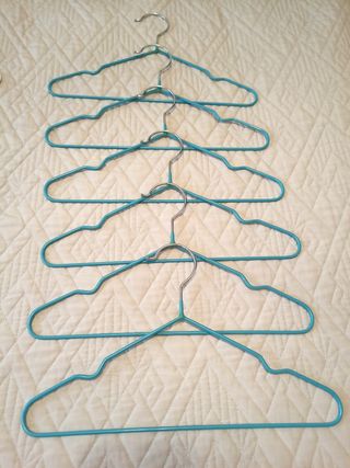 Perchas Niños. Lote de 18