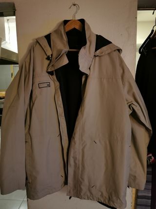 Cazadora impermeable. 