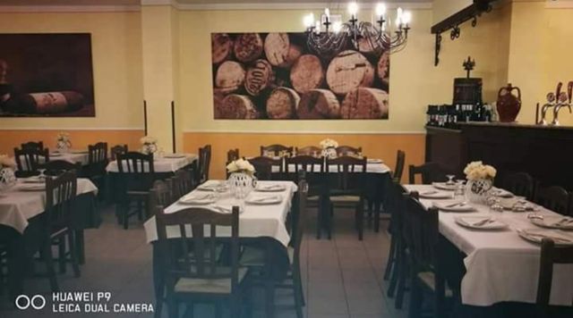 Tavoli e sedie in legno