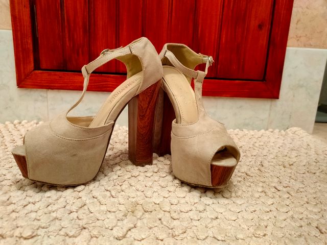 Sandali con tacco alto