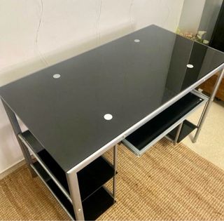 Mesa de ordenador de cristal