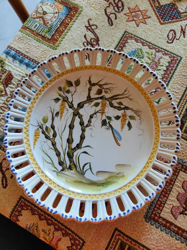 Eleganti piatti in ceramica di Bassano