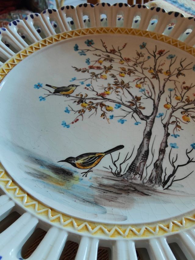 Eleganti piatti in ceramica di Bassano