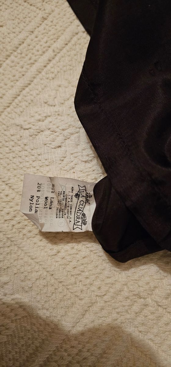 Falda tubo en color gris.