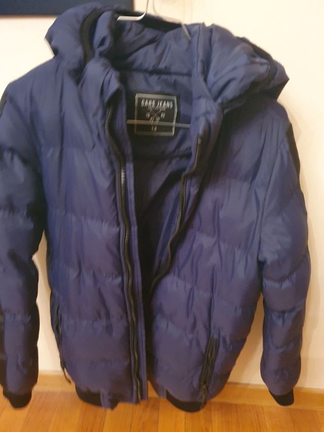 Cazadora tipo plumas azul marino