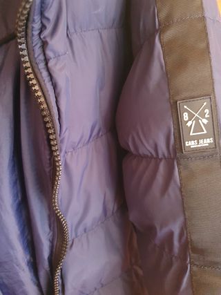 Cazadora tipo plumas azul marino