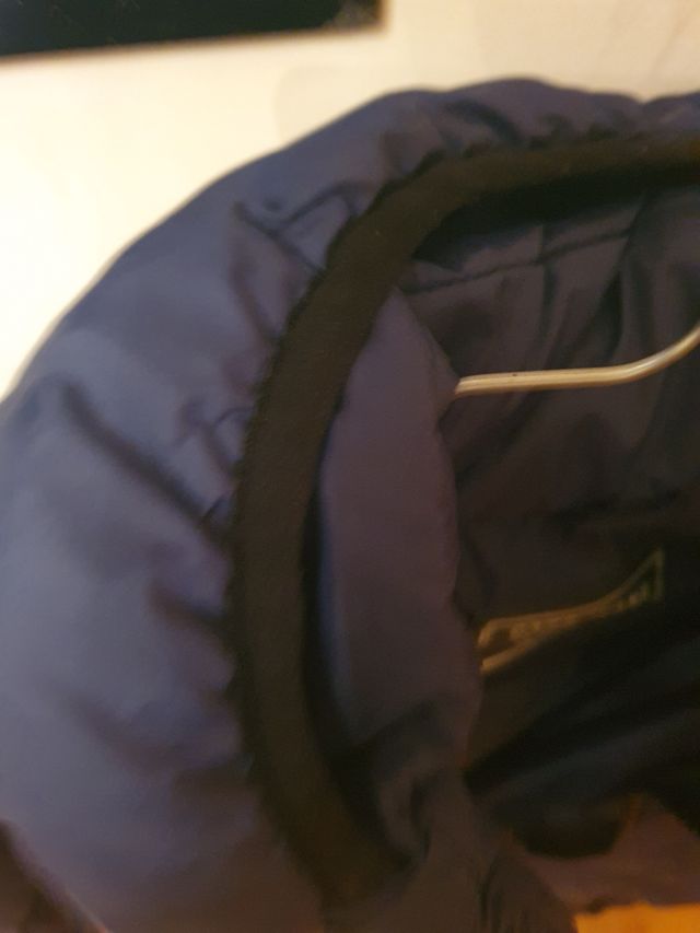 Cazadora tipo plumas azul marino