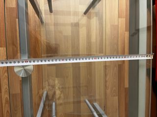 Mesa cristal bajita, 2 baldas multiusos