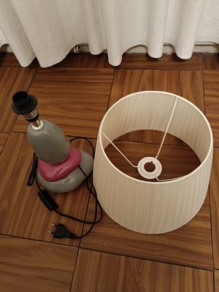 Lámpara de mesa nueva