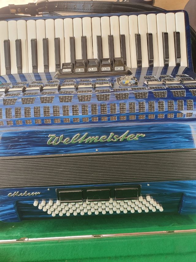 Acordeón Weltmeister Meteor
