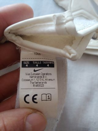 Guantes de portero de Nike.