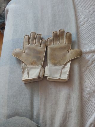 Guantes de portero de Nike.