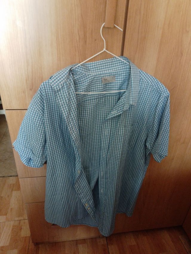Vendo 1 camisa color azul y blanco raya