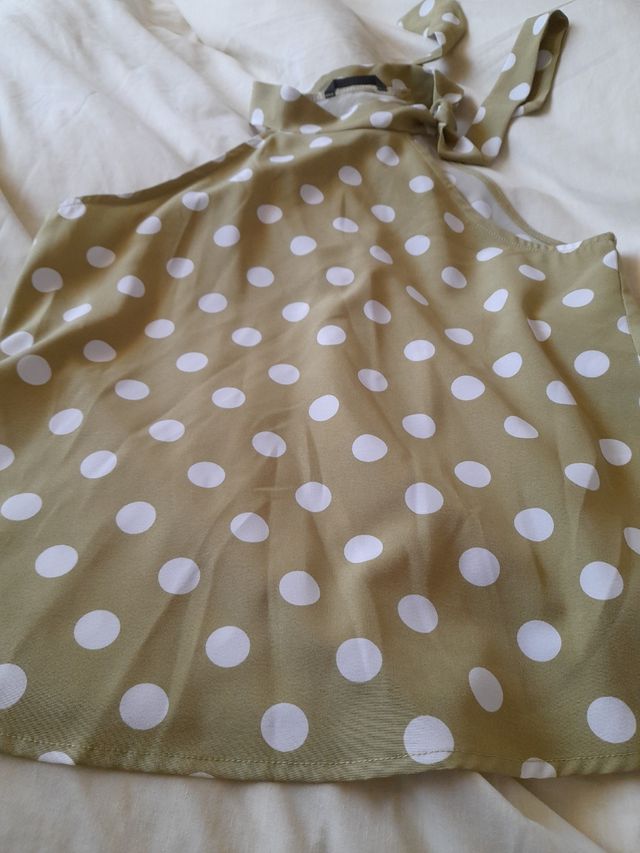 preciosa blusa anudada al cuello