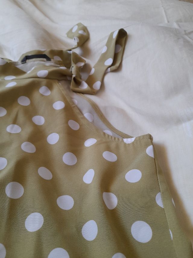 preciosa blusa anudada al cuello