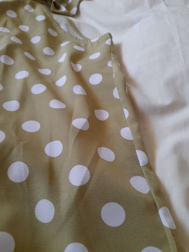 preciosa blusa anudada al cuello