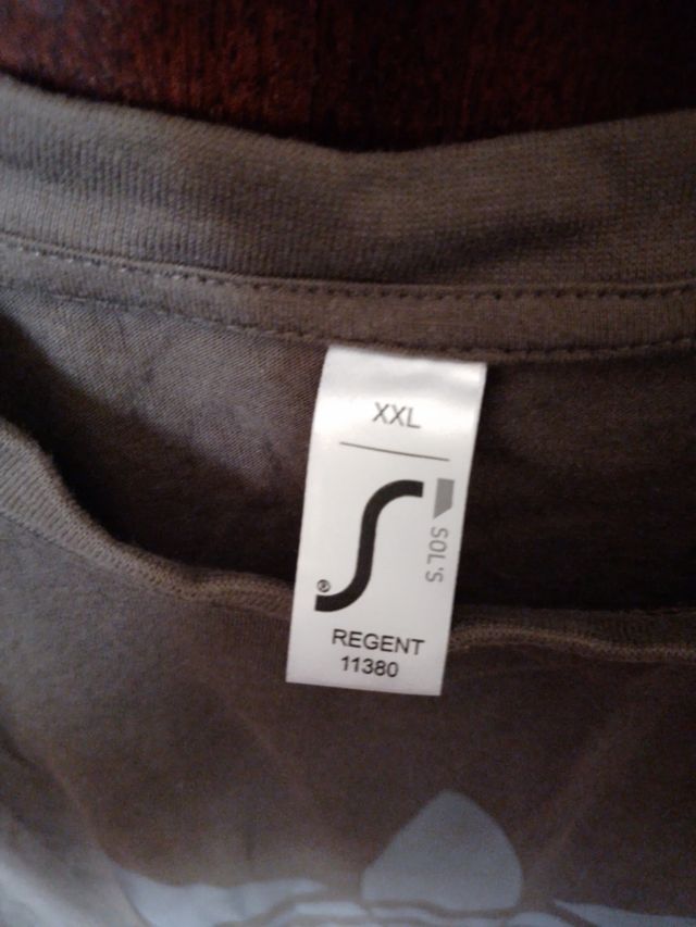 Vendo camiseta color verde aceituna