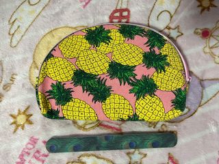 Estuche maquillaje + regalo