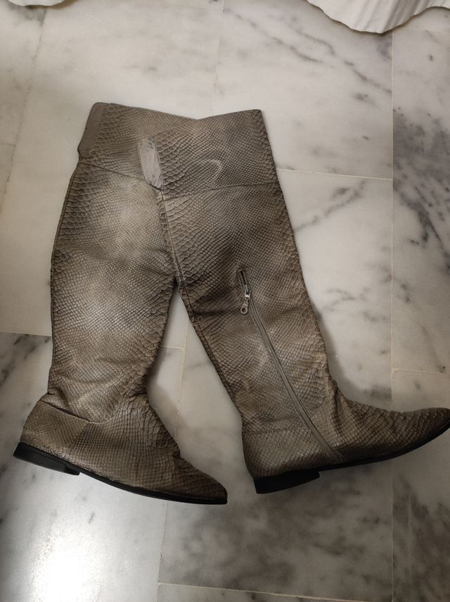 Botas altas piel gris Zara 39