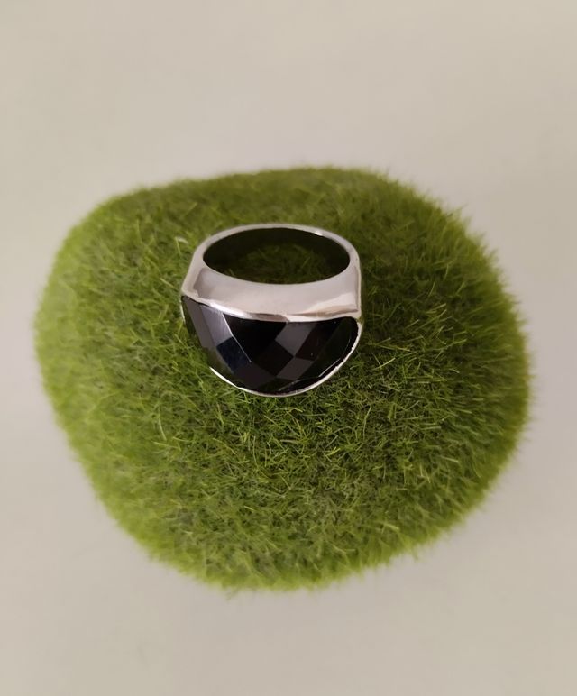 Anello in acciaio inossidabile con pietra nera