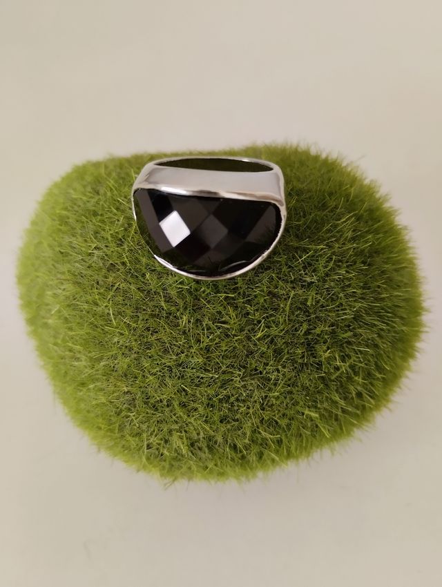 Anello in acciaio inossidabile con pietra nera