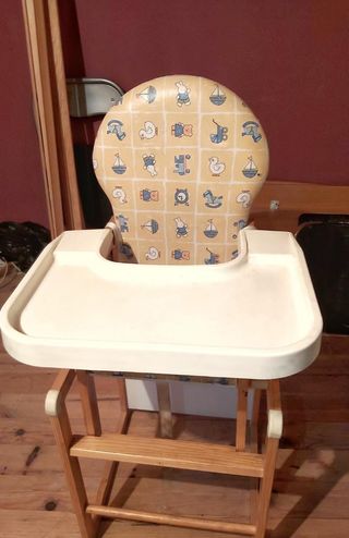 Trona de madera , Pupitre.