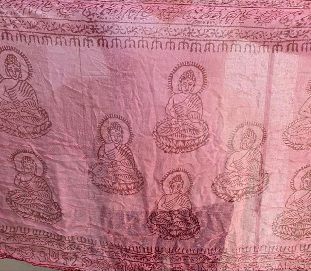 PAÑUELO ROSA CON BUDAS