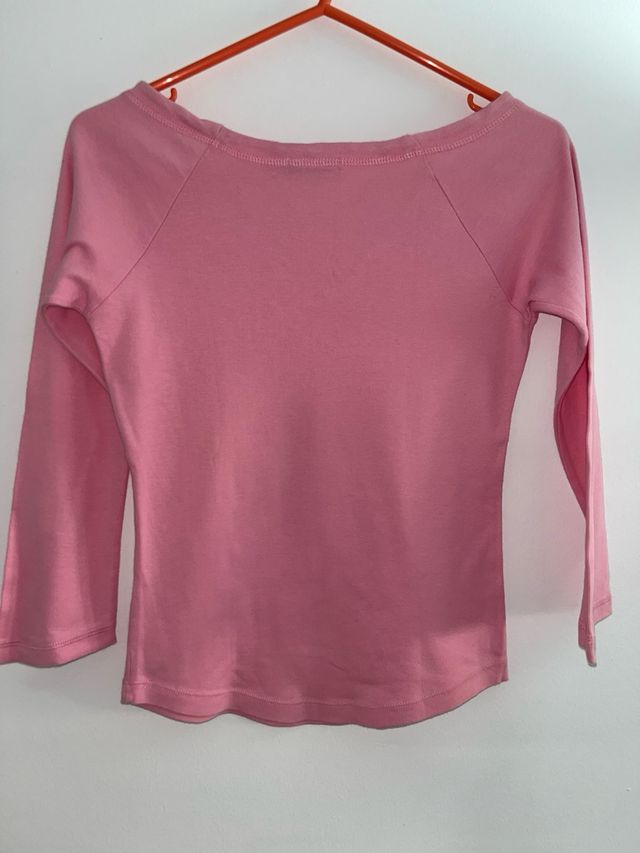 Camiseta rosa manga francesa y cuello barco