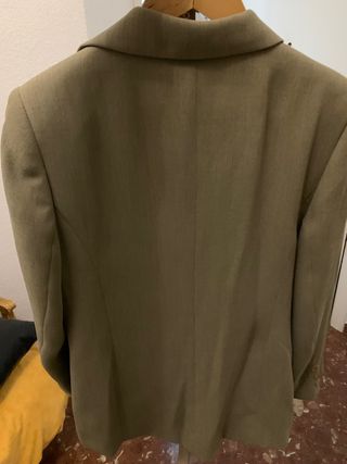 Traje para mujer de pantalón con correa