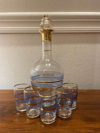 Vasos de chupito y licorera