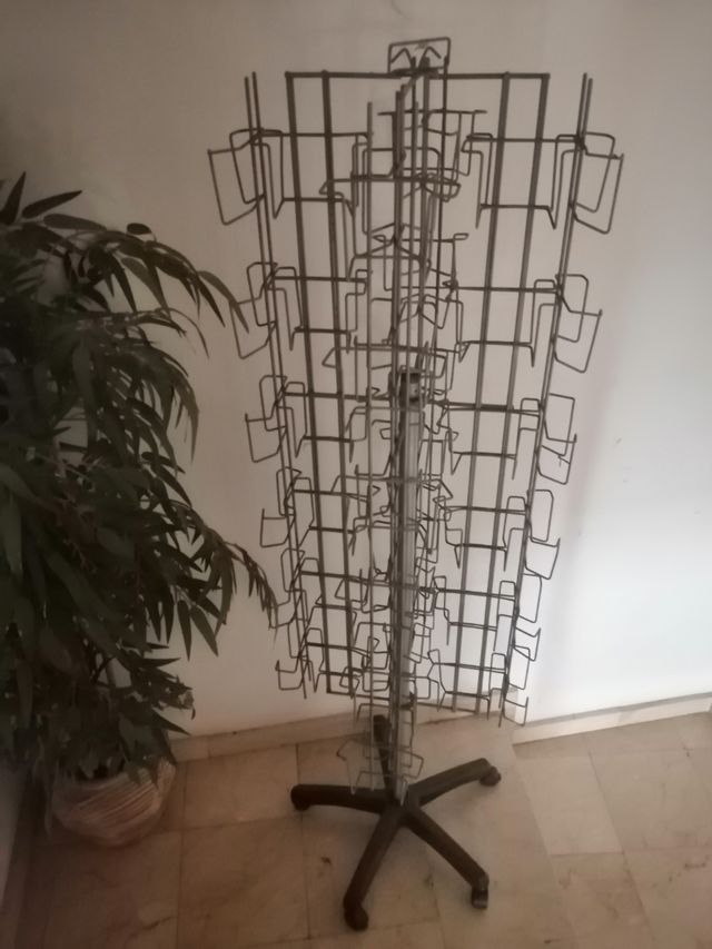 Expositor giratorio para postales de segunda mano por 50 eur en oliva