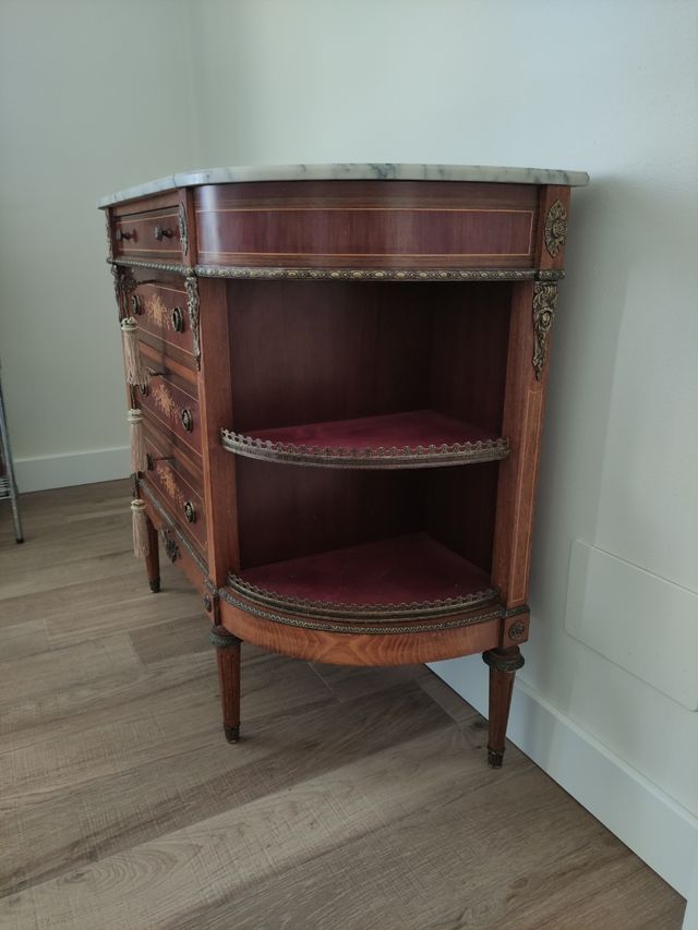 Cómoda estilo Luis XV