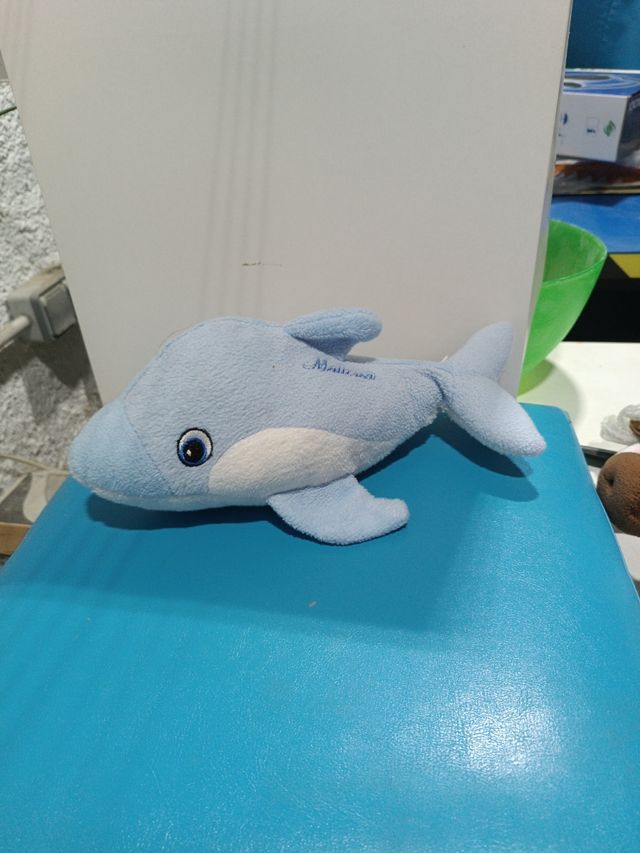 Delfín de peluche