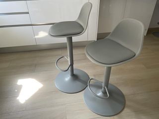 DOS TABURETES COCINA DISEÑO KIDOL & SHELDER