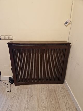 Mueble / cubreradiador de palilleria madera nogal