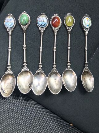 Macchinine d'epoca e altri oggetti