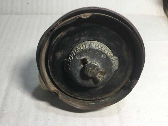 PEUGEOT TAPON GASOLINA ANTIGUO AÑOS 50,60 y 70.