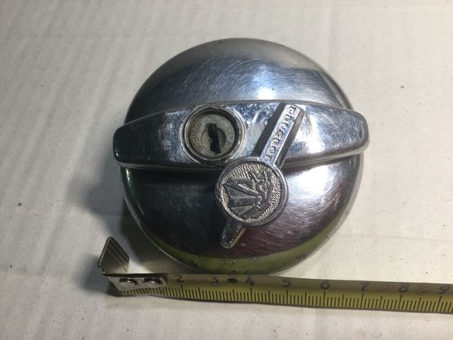 PEUGEOT TAPON GASOLINA ANTIGUO AÑOS 50,60 y 70.