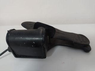 Antiguo pedal de máquina de coser industrial.