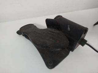 Antiguo pedal de máquina de coser industrial.