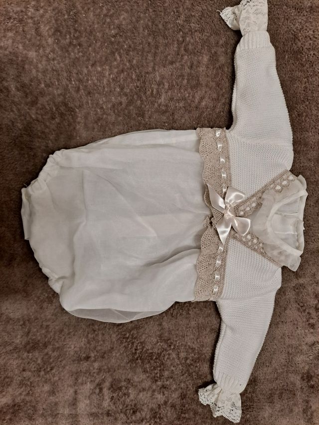 Conjunto bautizo talla 6 meses.