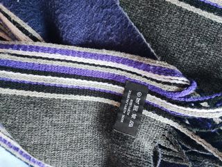 Bufanda morada y gris de hombre