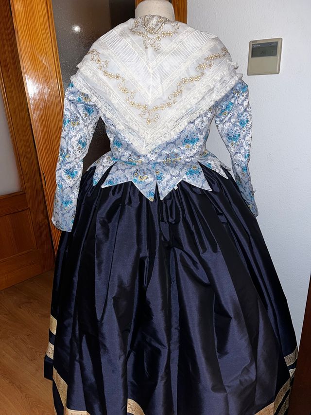 Traje fallera a l’antiga