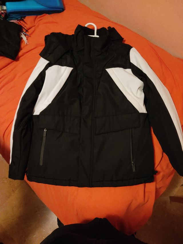 Anorak Bershka Negro