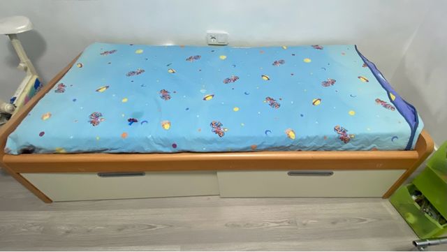 Armario ,cómoda y cama. 90x 190 la Marca TRAMA 