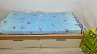 Armario ,cómoda y cama. 90x 190 la Marca TRAMA