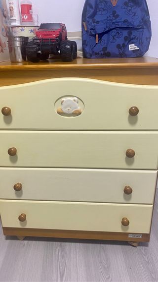 Armario ,cómoda y cama. 90x 190 la Marca TRAMA