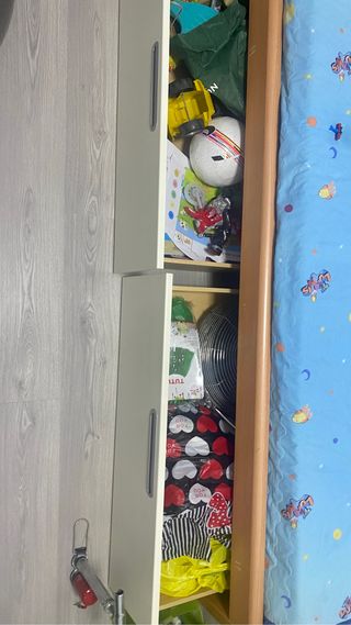 Armario ,cómoda y cama. 90x 190 la Marca TRAMA